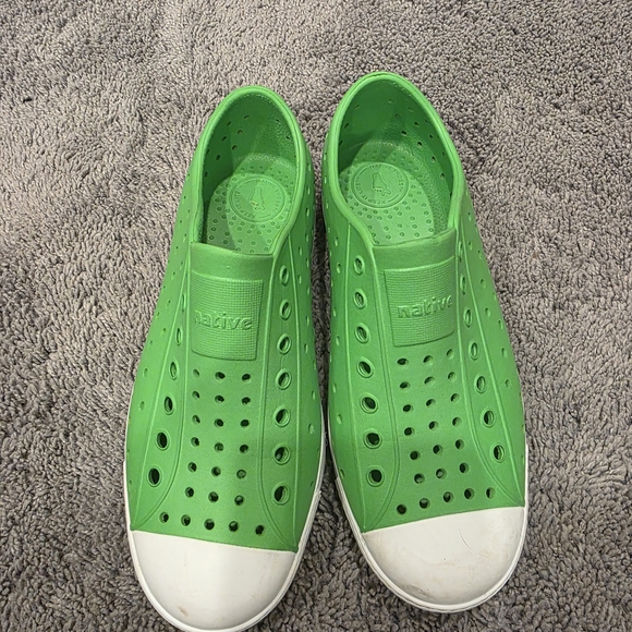 Native Shoes - Picture 2 of 5